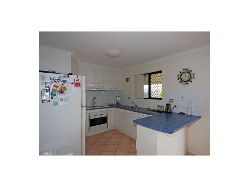 12 SONDER ST, Urangan QLD 4655