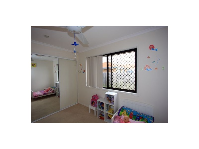 12 SONDER ST, Urangan QLD 4655