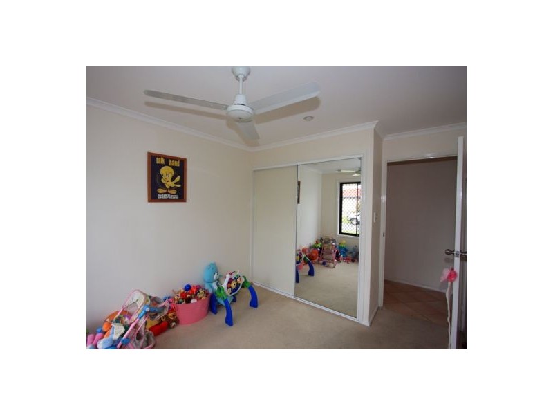 12 SONDER ST, Urangan QLD 4655
