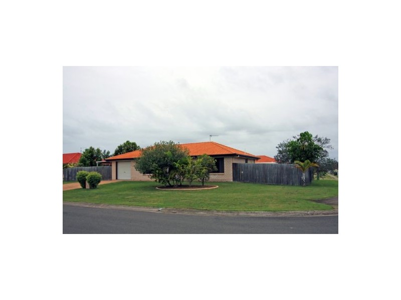 12 SONDER ST, Urangan QLD 4655