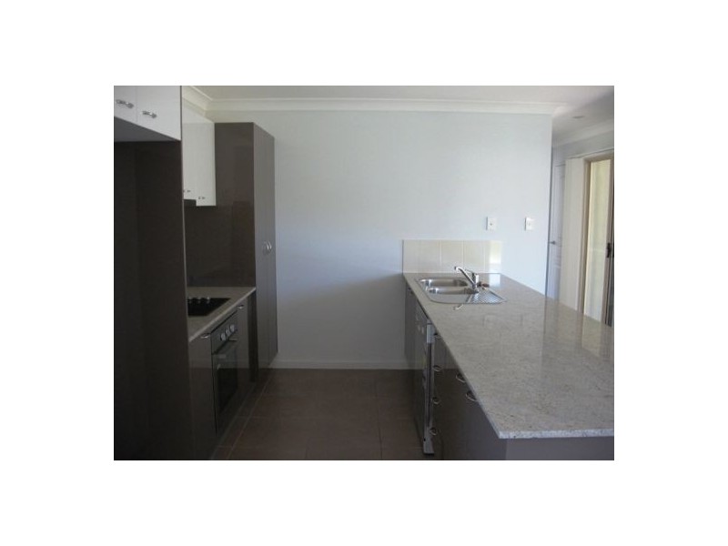 24 Wave Court, Toogoom QLD 4655