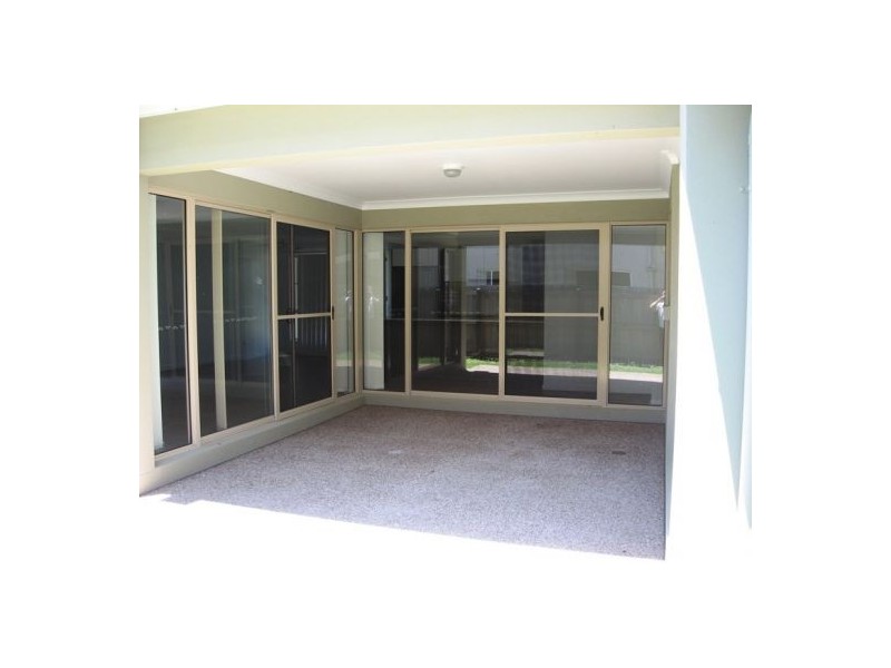 24 Wave Court, Toogoom QLD 4655