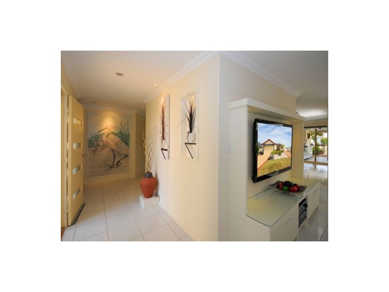 58 Earl St Vincent Cct, Eli Waters QLD 4655