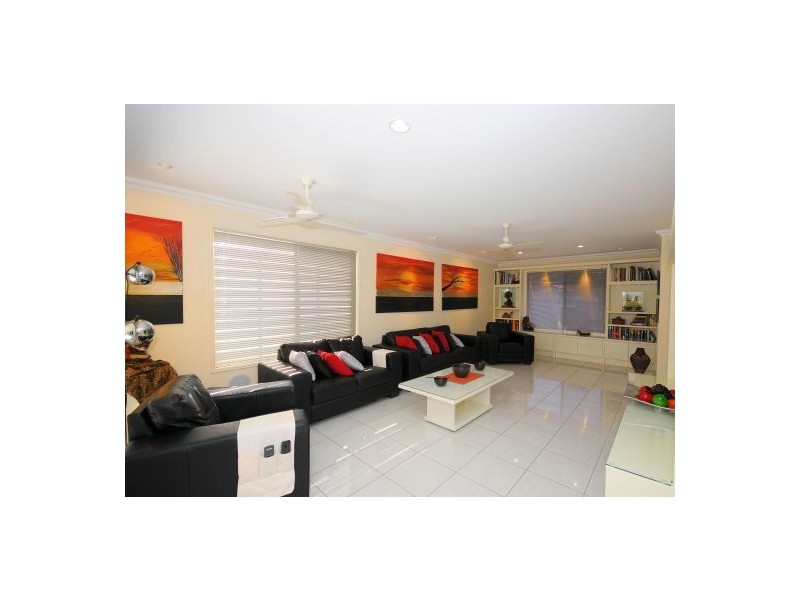 58 Earl St Vincent Cct, Eli Waters QLD 4655