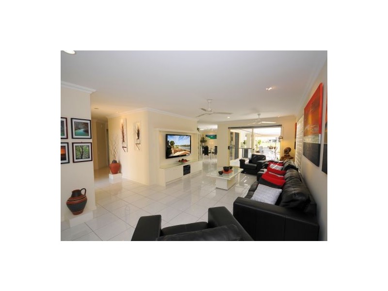 58 Earl St Vincent Cct, Eli Waters QLD 4655