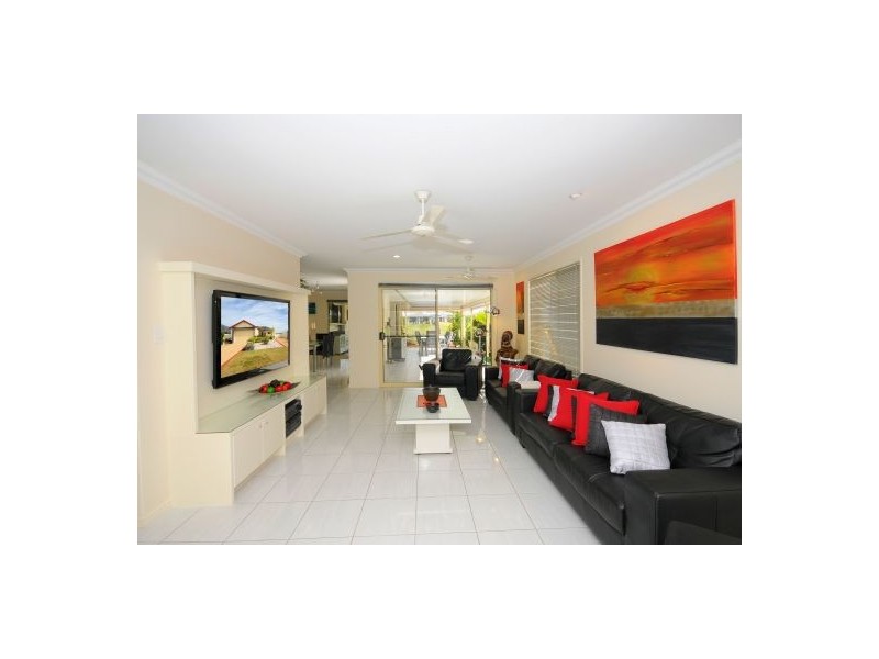 58 Earl St Vincent Cct, Eli Waters QLD 4655