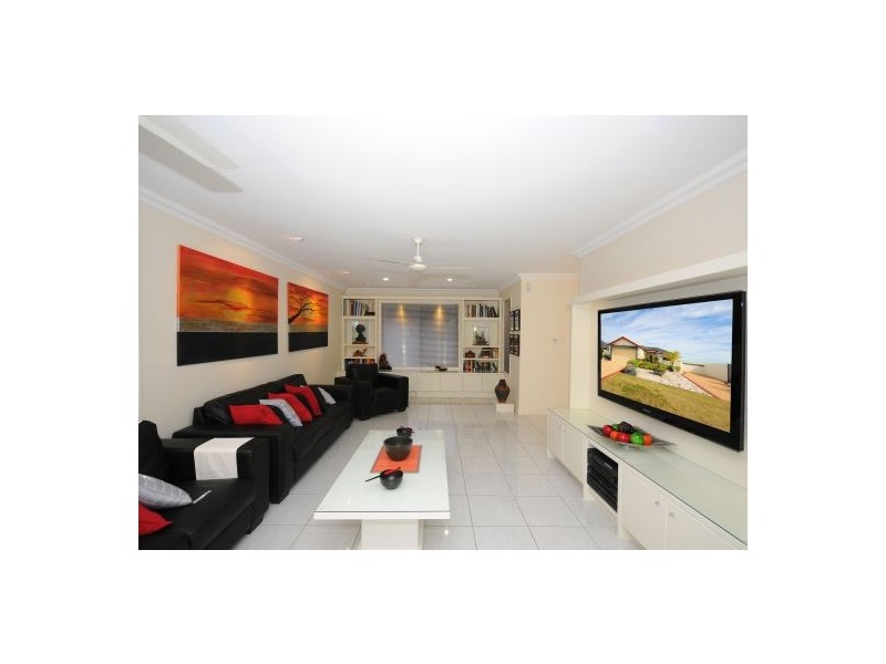 58 Earl St Vincent Cct, Eli Waters QLD 4655