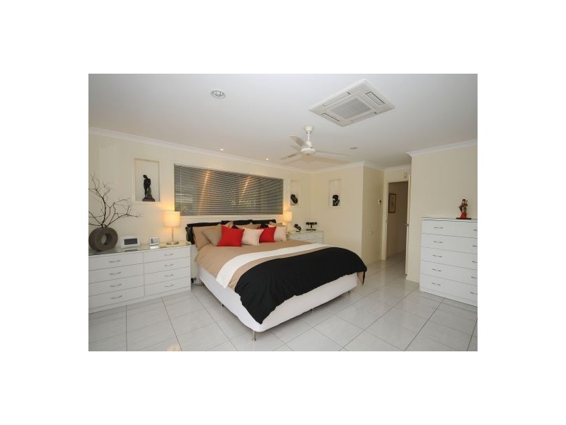 58 Earl St Vincent Cct, Eli Waters QLD 4655