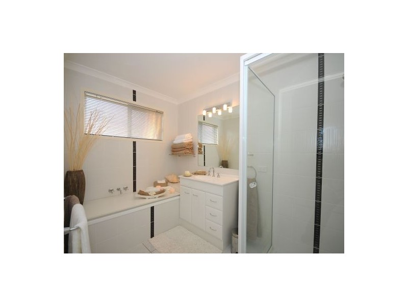 58 Earl St Vincent Cct, Eli Waters QLD 4655