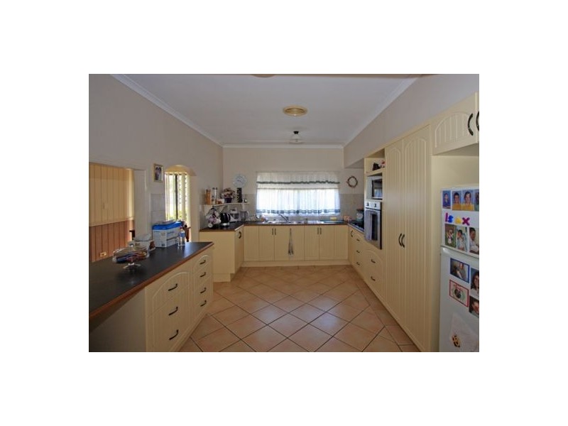813 Boat Harbour Dr, Urangan QLD 4655