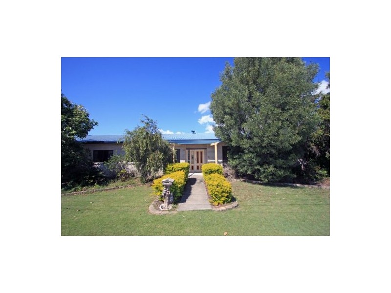 813 Boat Harbour Dr, Urangan QLD 4655