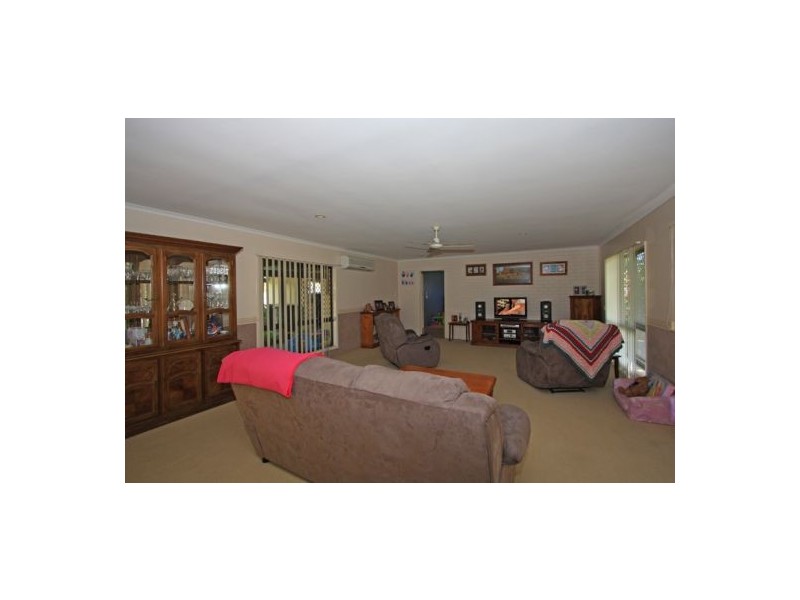 813 Boat Harbour Dr, Urangan QLD 4655