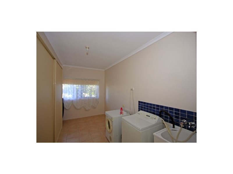 813 Boat Harbour Dr, Urangan QLD 4655