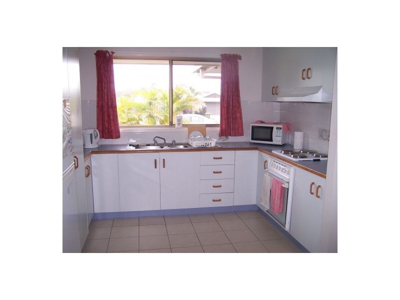 1 Rhys Ct, Torquay QLD 4655