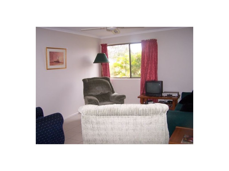 1 Rhys Ct, Torquay QLD 4655