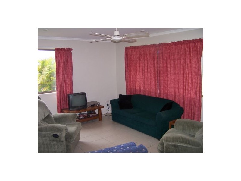 1 Rhys Ct, Torquay QLD 4655