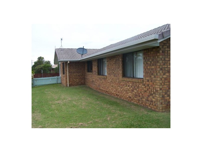 1 Rhys Ct, Torquay QLD 4655