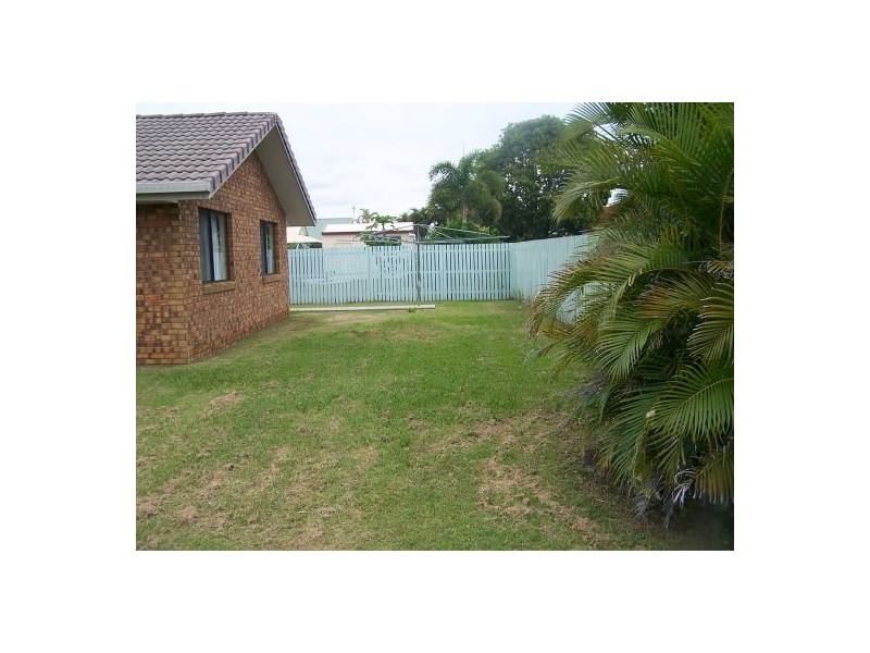 1 Rhys Ct, Torquay QLD 4655