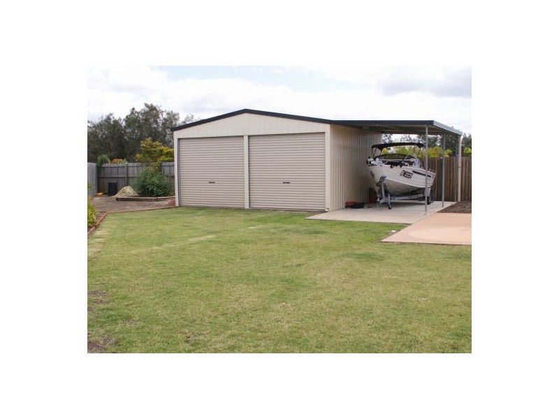 20 Kestrel Ct, Eli Waters QLD 4655