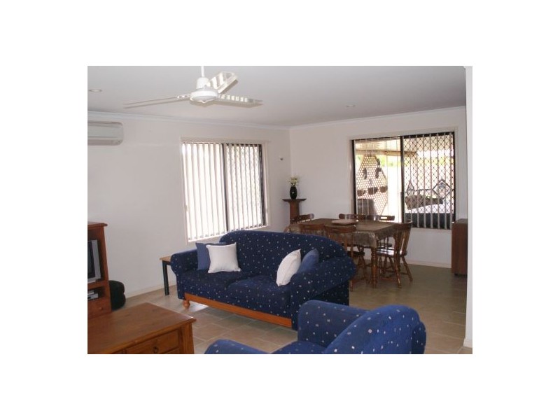 20 Kestrel Ct, Eli Waters QLD 4655