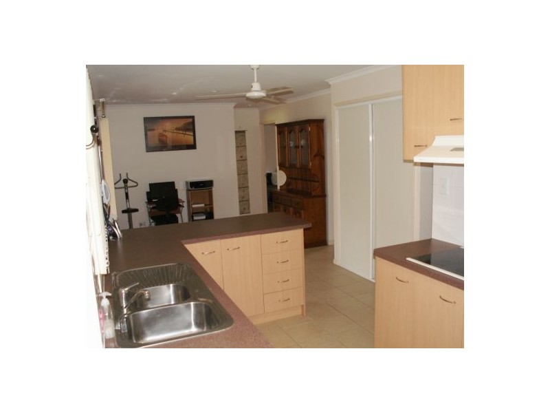 20 Kestrel Ct, Eli Waters QLD 4655