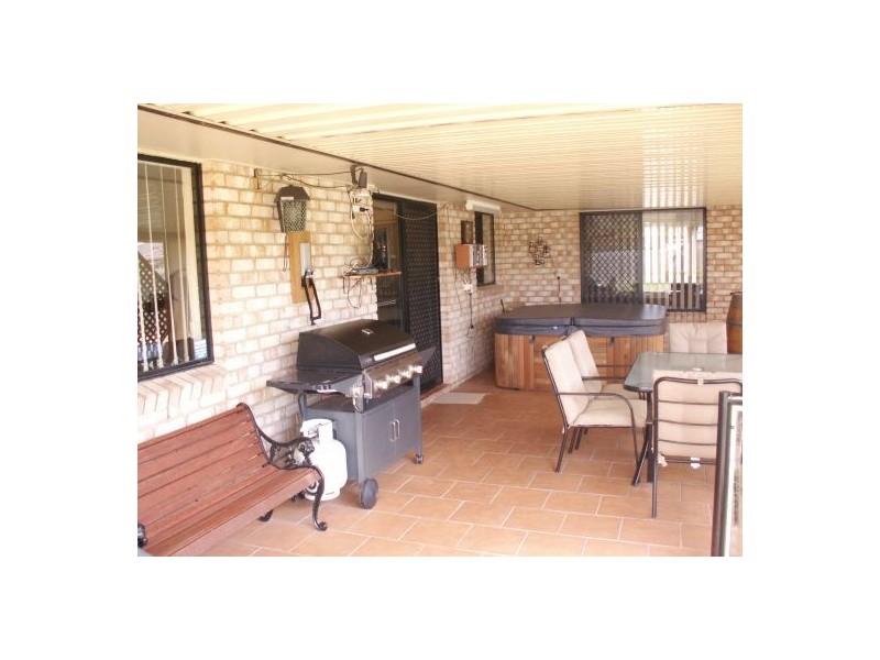 20 Kestrel Ct, Eli Waters QLD 4655