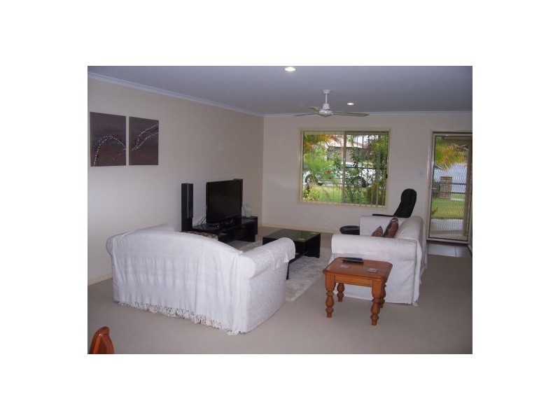 14 Moonstone Drive, Urangan QLD 4655