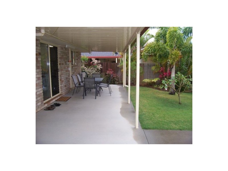 14 Moonstone Drive, Urangan QLD 4655