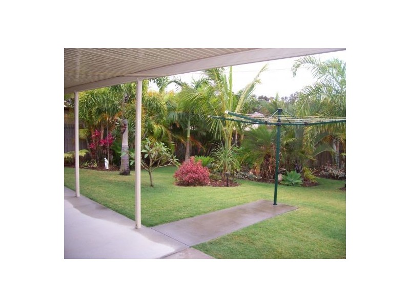14 Moonstone Drive, Urangan QLD 4655