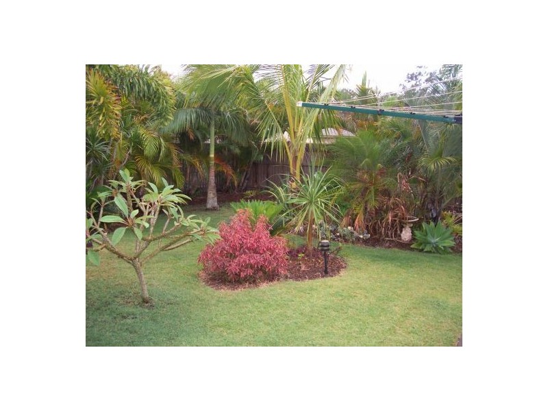 14 Moonstone Drive, Urangan QLD 4655