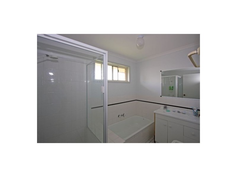 70 HANSEN ST, Urangan QLD 4655