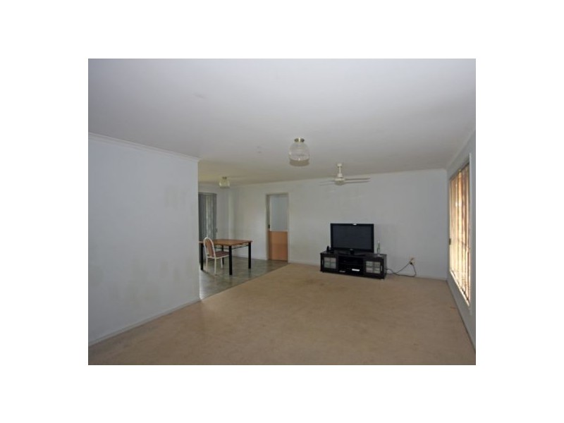 70 HANSEN ST, Urangan QLD 4655