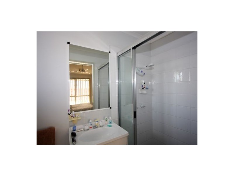 70 HANSEN ST, Urangan QLD 4655