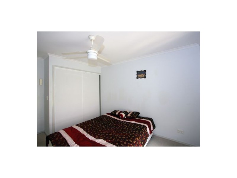 70 HANSEN ST, Urangan QLD 4655