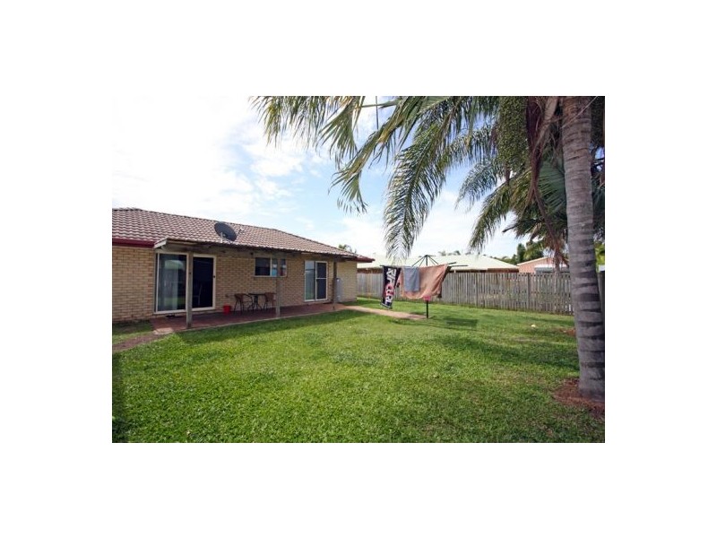 70 HANSEN ST, Urangan QLD 4655
