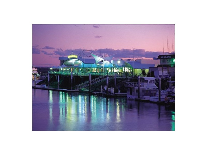 70 HANSEN ST, Urangan QLD 4655