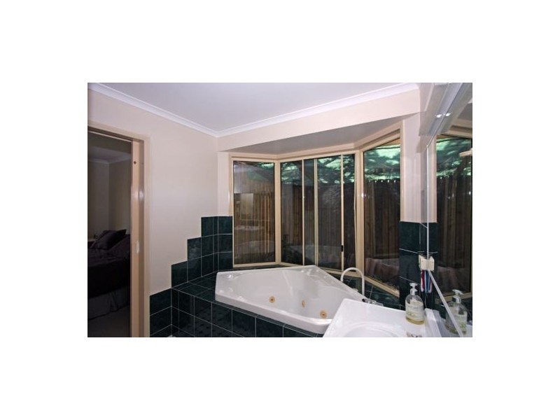 14 Oleander Ave, Scarness QLD 4655