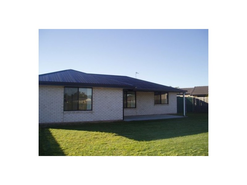 27 Archer Drive, Point Vernon QLD 4655