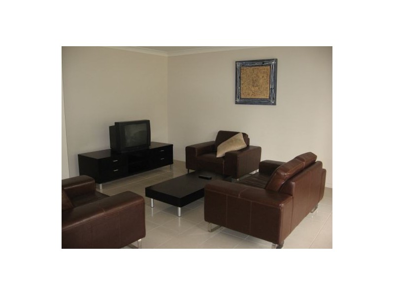 24/1 Ibis Boulevard, Eli Waters QLD 4655