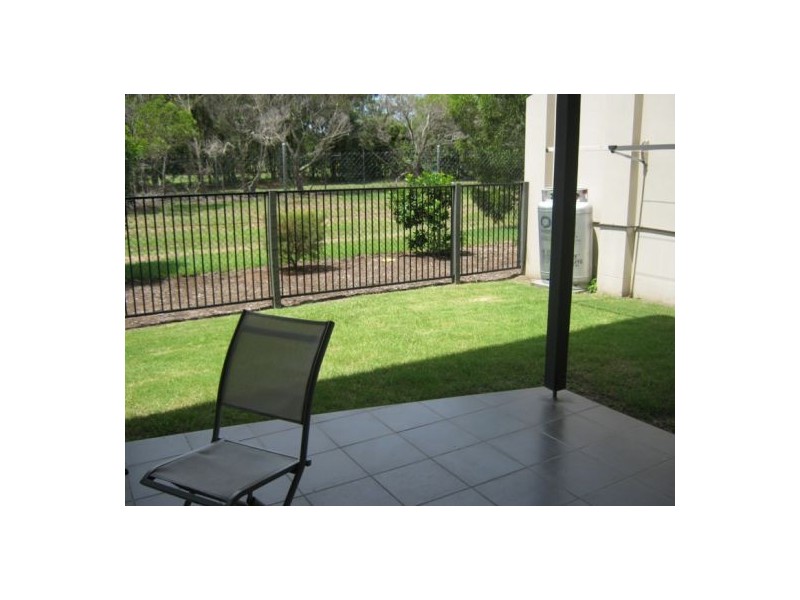 24/1 Ibis Boulevard, Eli Waters QLD 4655