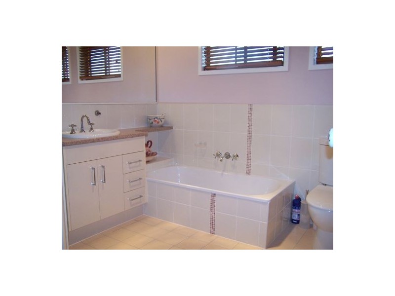 4 Andersen St, Urraween QLD 4655