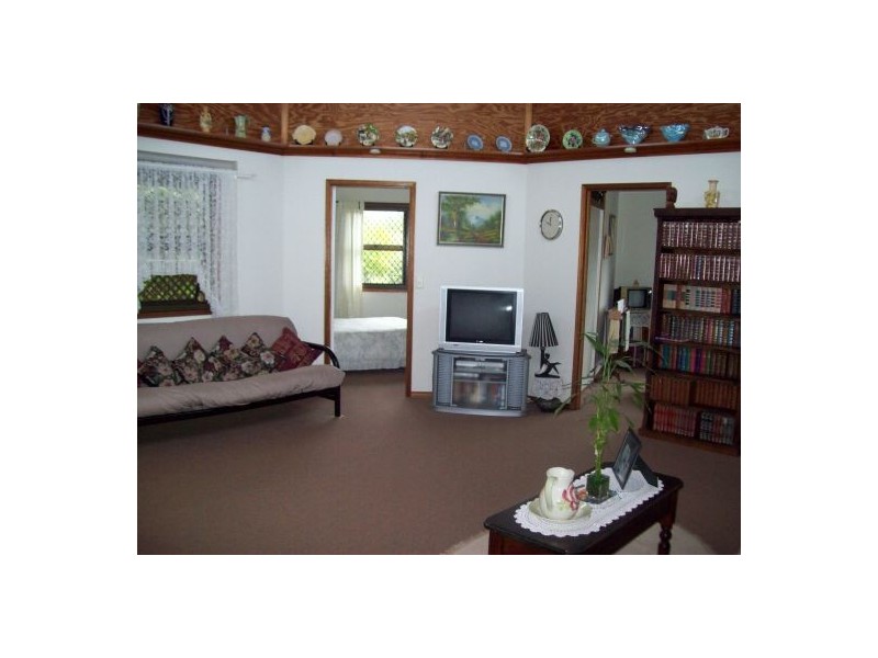 86 Hammond Street, Urangan QLD 4655