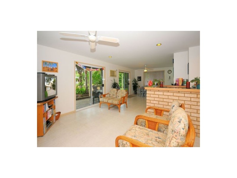 1 Kalinda Court, Toogoom QLD 4655