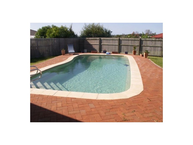 33 Bayswater Dr, Urraween QLD 4655