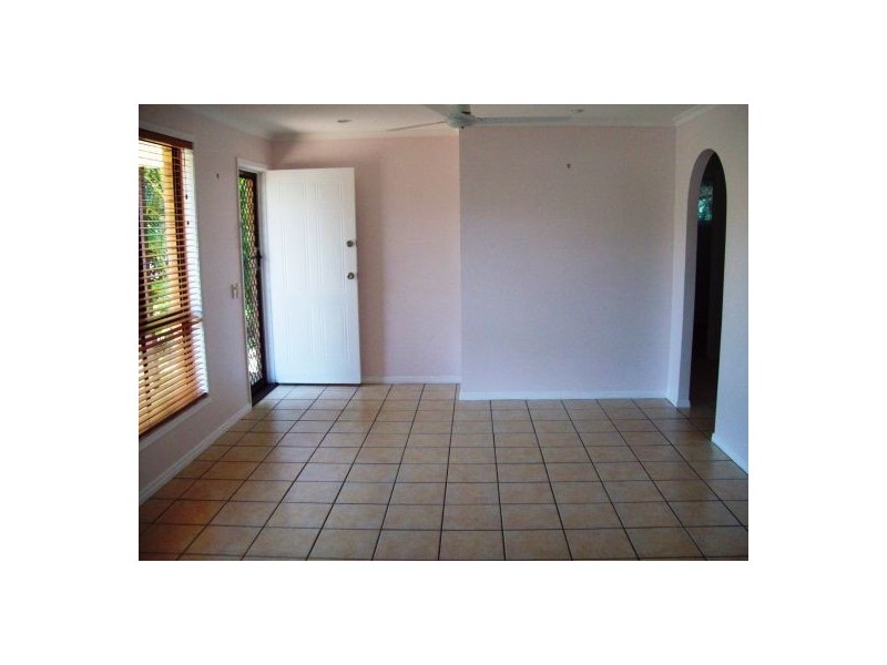 2 Bruce Street, Torquay QLD 4655