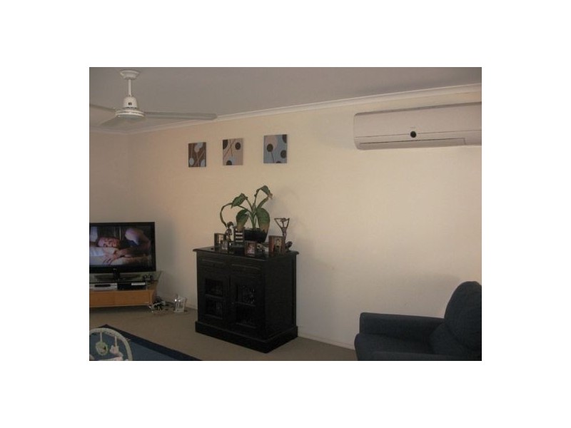 10 Moonstone Drive, Urangan QLD 4655