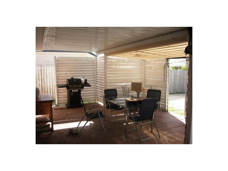 10 Moonstone Drive, Urangan QLD 4655