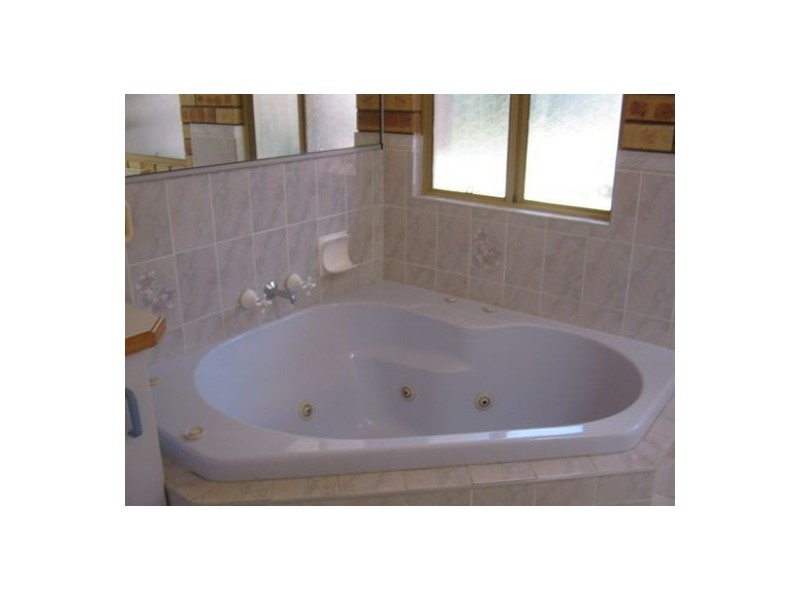 4-6 Victor Drive, Kawungan QLD 4655