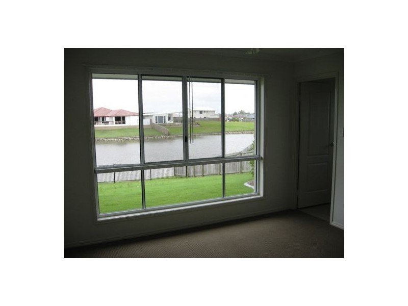 11 Bounty Circuit, Eli Waters QLD 4655