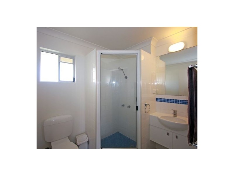 12/13 Ann St, Torquay QLD 4655